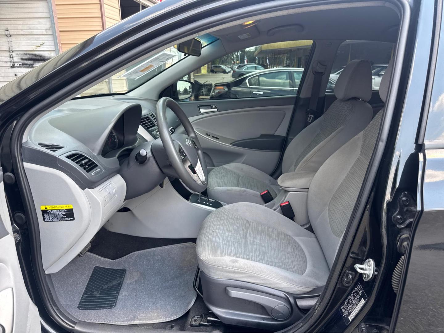 2017 Hyundai Accent SE 4-Door 6M (KMHCT4AE2HU) with an 1.6L L4 DOHC 16V engine, 6M transmission, located at 16710 Clay Rd., Houston, TX, 77084, (281) 859-7900, 0.000000, 0.000000 - Photo#11