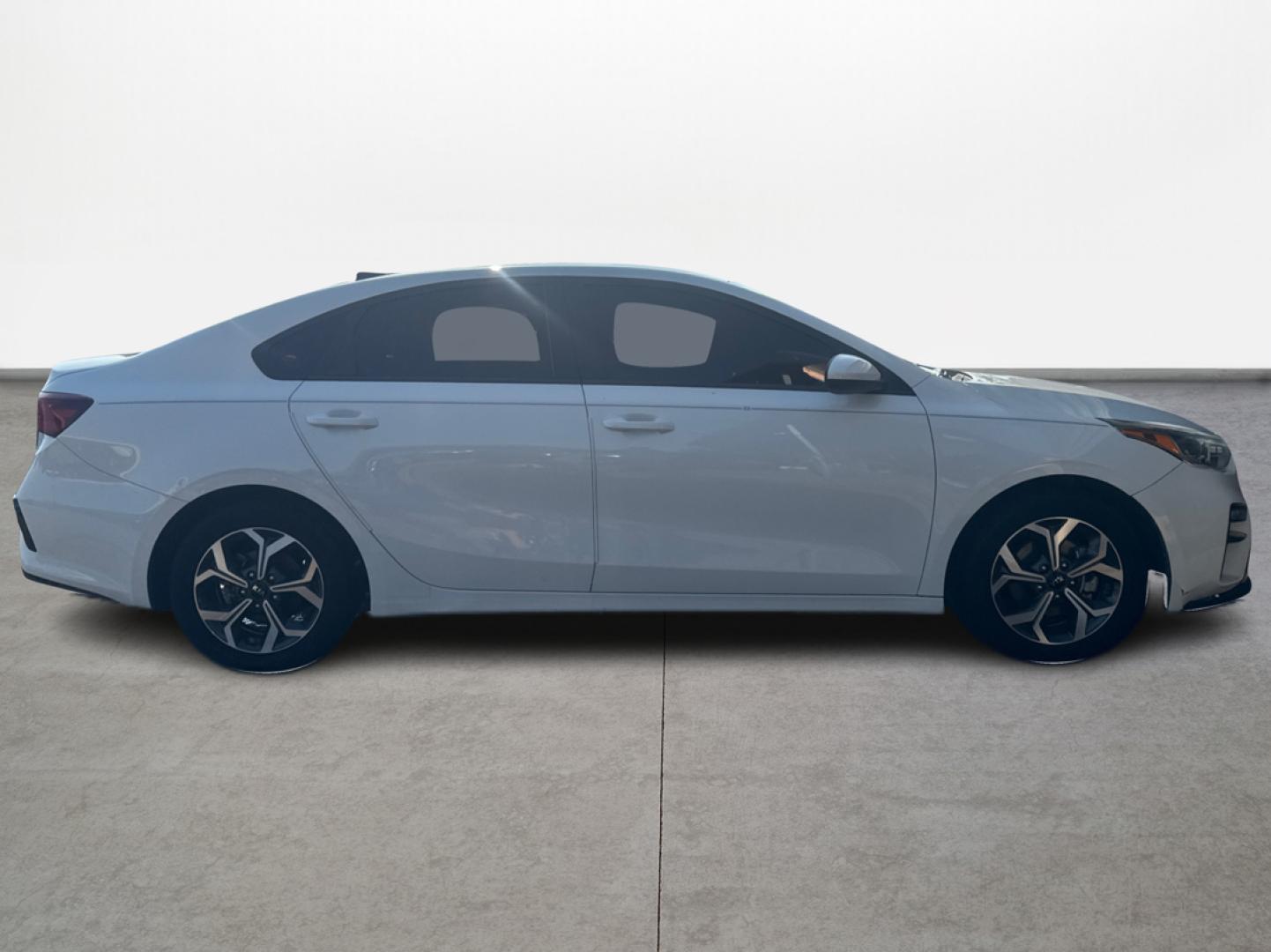 2020 Kia Forte FE 6M (3KPF24AD2LE) with an 2.0L L4 DOHC 16V engine, 6M transmission, located at 16710 Clay Rd., Houston, TX, 77084, (281) 859-7900, 0.000000, 0.000000 - Photo#2