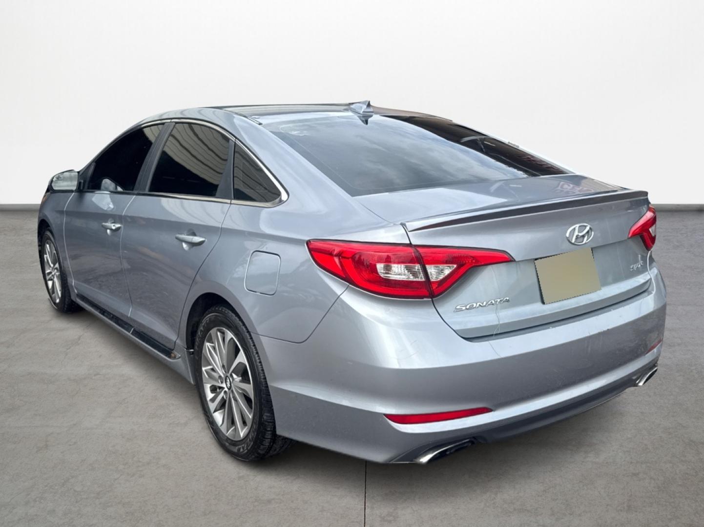 2016 Hyundai Sonata Sport (5NPE34AF5GH) with an 2.4L L4 DOHC 16V engine, 6A transmission, located at 16710 Clay Rd., Houston, TX, 77084, (281) 859-7900, 0.000000, 0.000000 - Photo#4