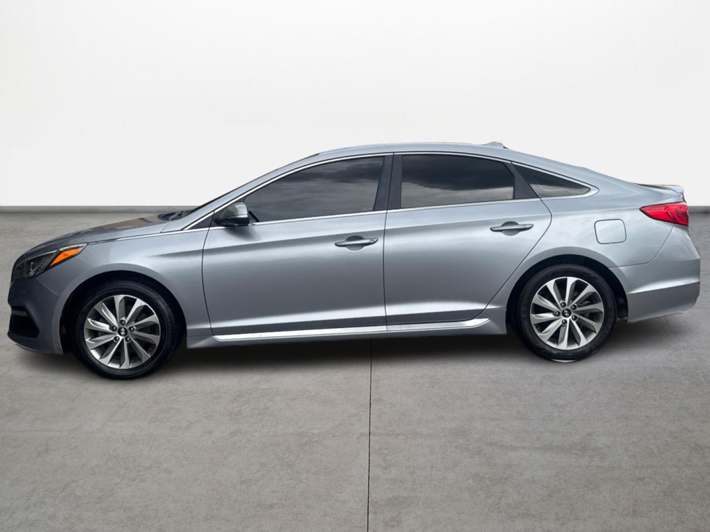2016 Hyundai Sonata Sport (5NPE34AF5GH) with an 2.4L L4 DOHC 16V engine, 6A transmission, located at 16710 Clay Rd., Houston, TX, 77084, (281) 859-7900, 0.000000, 0.000000 - Photo#5