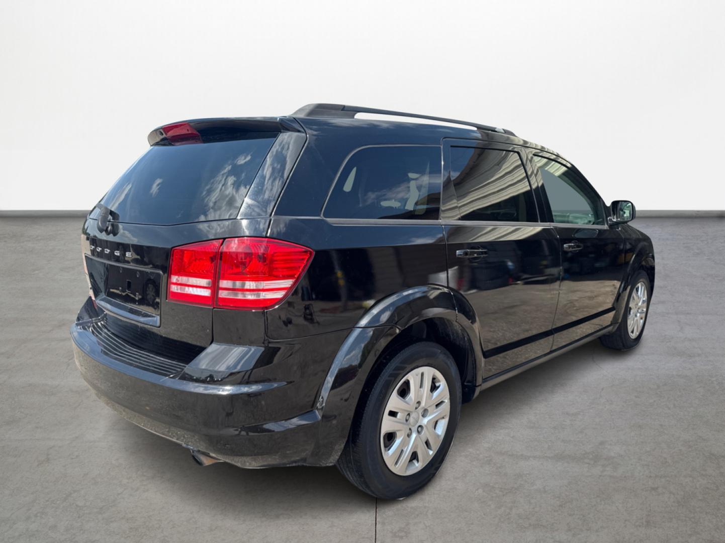 2016 Dodge Journey SE (3C4PDCAB7GT) with an 2.4L L4 DOHC 16V engine, 4A transmission, located at 16710 Clay Rd., Houston, TX, 77084, (281) 859-7900, 0.000000, 0.000000 - Photo#3