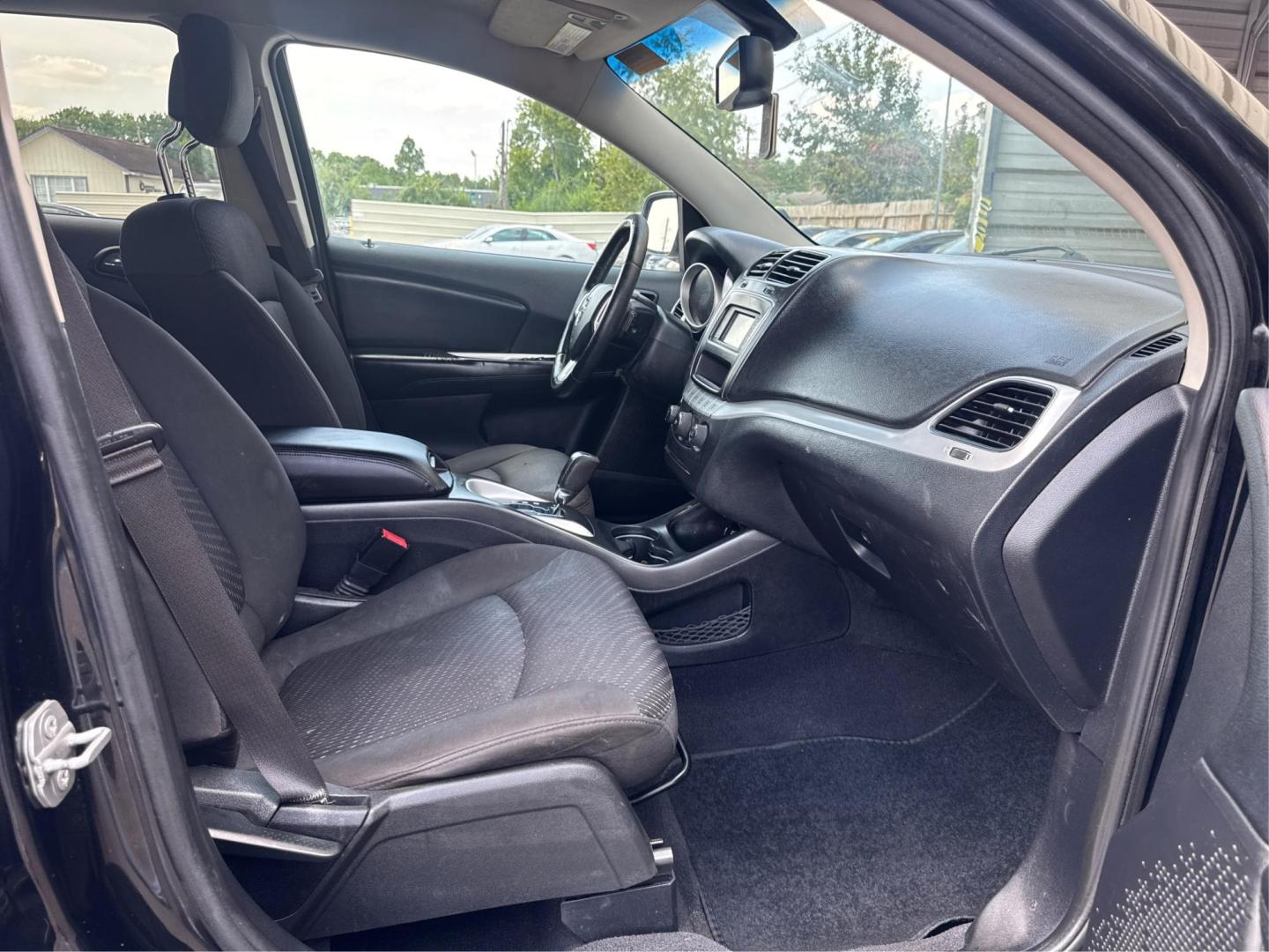 2016 Dodge Journey SE (3C4PDCAB7GT) with an 2.4L L4 DOHC 16V engine, 4A transmission, located at 16710 Clay Rd., Houston, TX, 77084, (281) 859-7900, 0.000000, 0.000000 - Photo#17