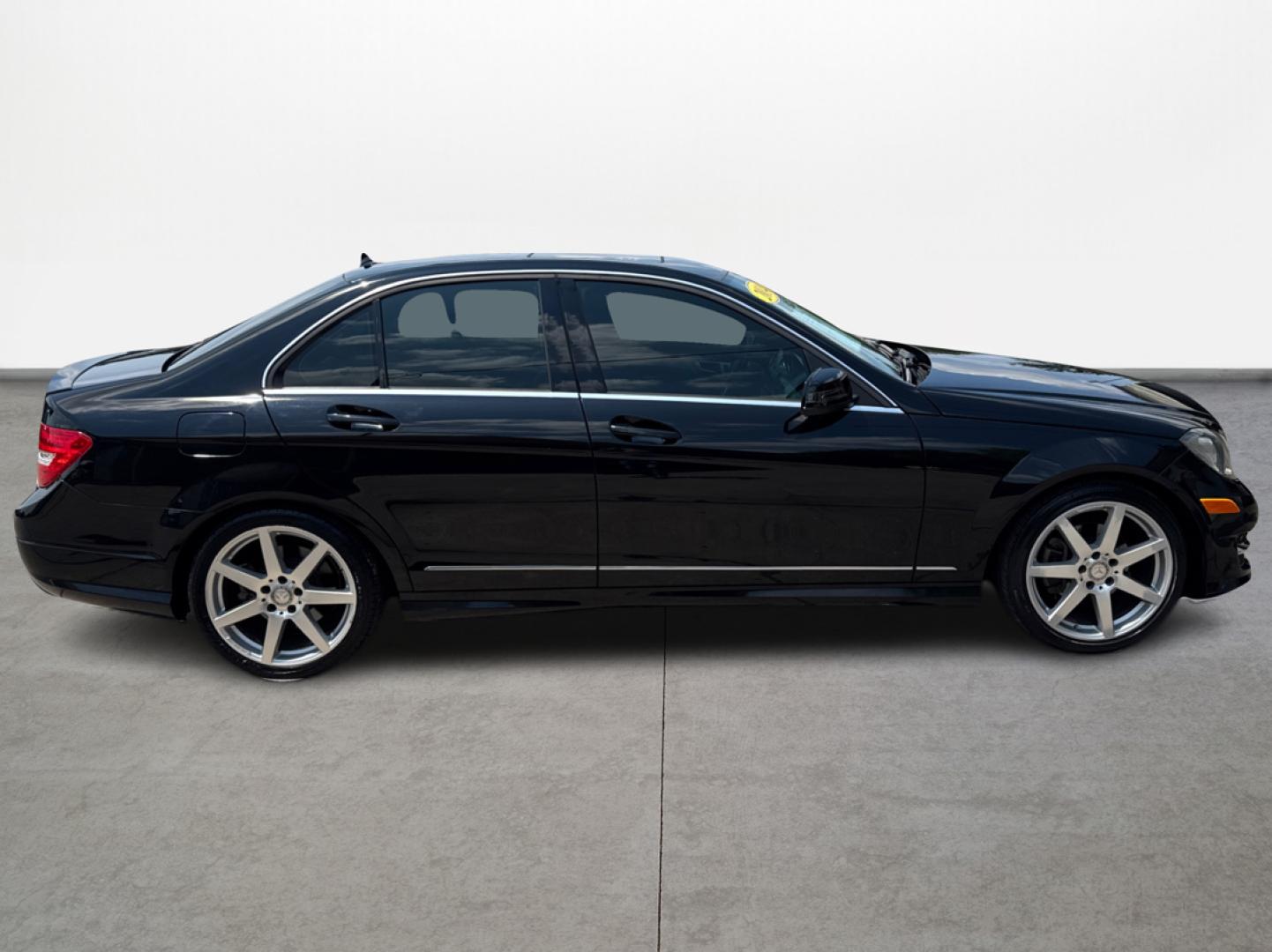 2014 Mercedes-Benz C-Class C250 Luxury Sedan (WDDGF4HBXEA) with an 3.0L V6 DOHC 16V engine, 7-Speed Automatic transmission, located at 16710 Clay Rd., Houston, TX, 77084, (281) 859-7900, 0.000000, 0.000000 - Photo#3