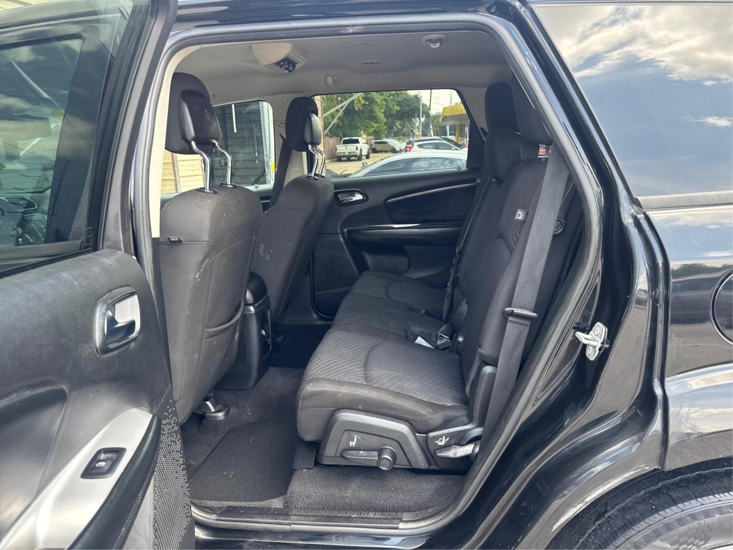 2014 Mercedes-Benz C-Class C250 Luxury Sedan (WDDGF4HBXEA) with an 3.0L V6 DOHC 16V engine, 7-Speed Automatic transmission, located at 16710 Clay Rd., Houston, TX, 77084, (281) 859-7900, 0.000000, 0.000000 - Photo#11