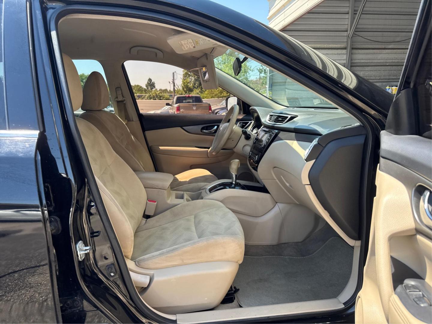 2015 Nissan Rogue S AWD (5N1AT2MK9FC) with an 2.5L L4 DOHC 16V engine, Continuously Variable Transmission transmission, located at 16710 Clay Rd., Houston, TX, 77084, (281) 859-7900, 0.000000, 0.000000 - Photo#8