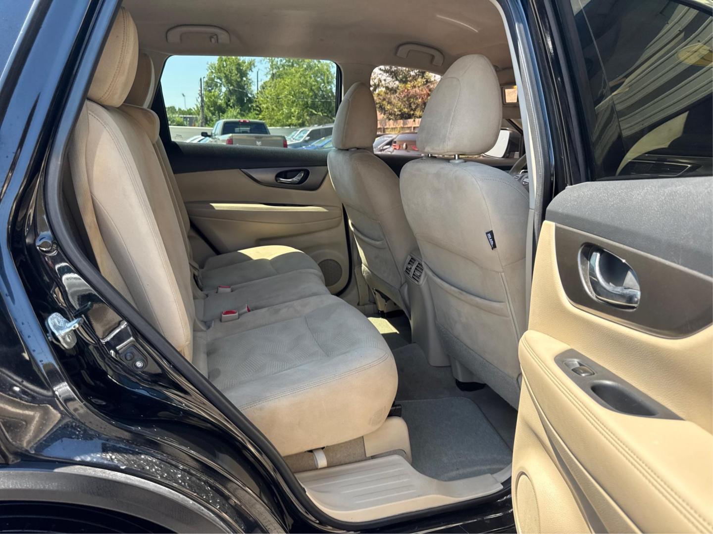 2015 Nissan Rogue S AWD (5N1AT2MK9FC) with an 2.5L L4 DOHC 16V engine, Continuously Variable Transmission transmission, located at 16710 Clay Rd., Houston, TX, 77084, (281) 859-7900, 0.000000, 0.000000 - Photo#9