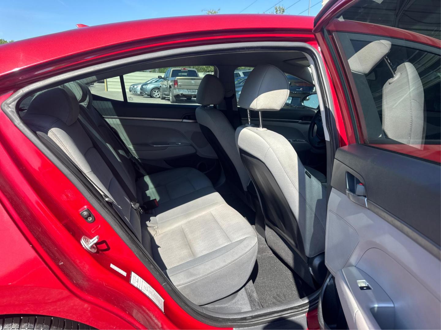 2017 Hyundai Elantra SE 6AT (KMHD74LF7HU) with an 1.8L L4 DOHC 16V engine, 6A transmission, located at 16710 Clay Rd., Houston, TX, 77084, (281) 859-7900, 0.000000, 0.000000 - Photo#9