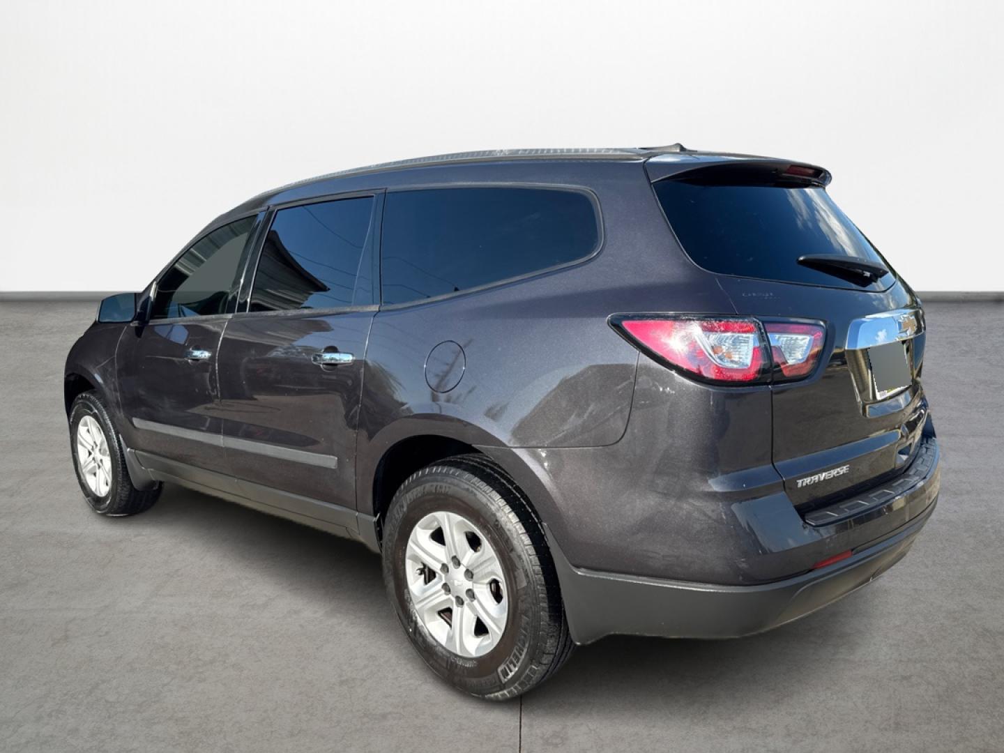 2017 Chevrolet Traverse LS FWD w/PDC (1GNKRFED7HJ) with an 3.6L V6 DOHC 24V engine, 6A transmission, located at 16710 Clay Rd., Houston, TX, 77084, (281) 859-7900, 0.000000, 0.000000 - Photo#6