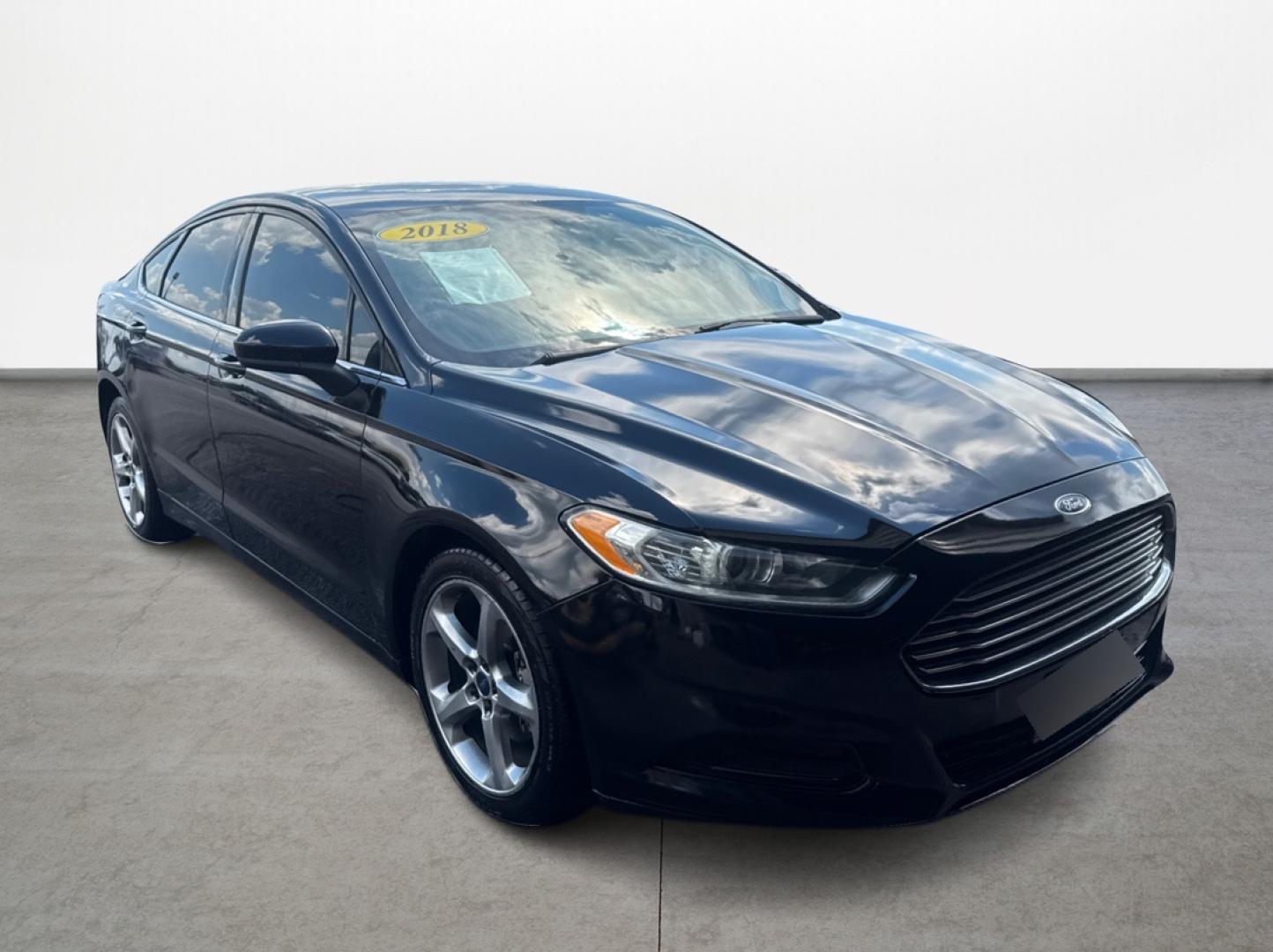 2018 Ford Fusion SE (3FA6P0HD6JR) with an 1.5L L4 DOHC 16V engine, 6A transmission, located at 16710 Clay Rd., Houston, TX, 77084, (281) 859-7900, 0.000000, 0.000000 - Photo#2