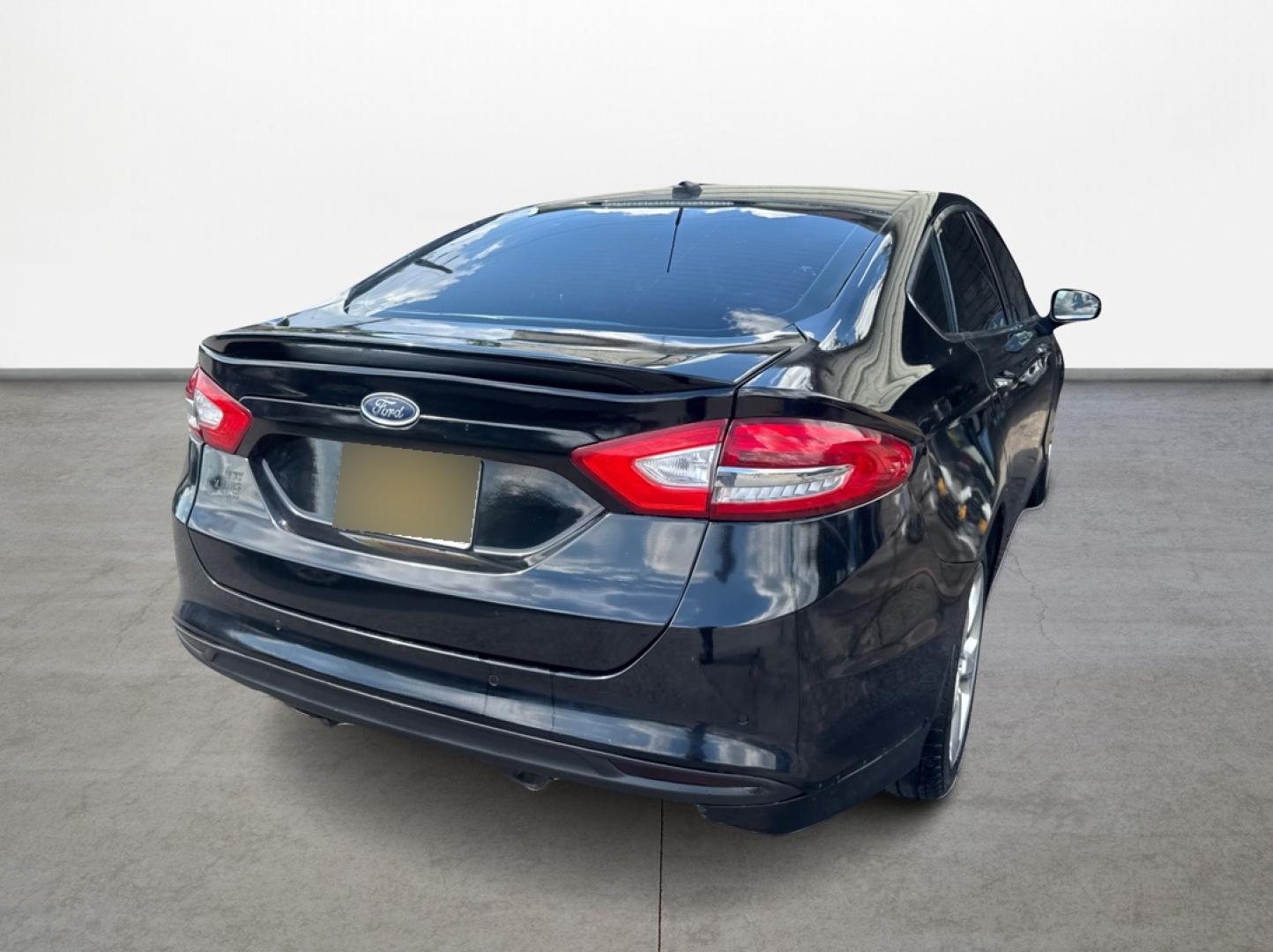 2018 Ford Fusion SE (3FA6P0HD6JR) with an 1.5L L4 DOHC 16V engine, 6A transmission, located at 16710 Clay Rd., Houston, TX, 77084, (281) 859-7900, 0.000000, 0.000000 - Photo#4