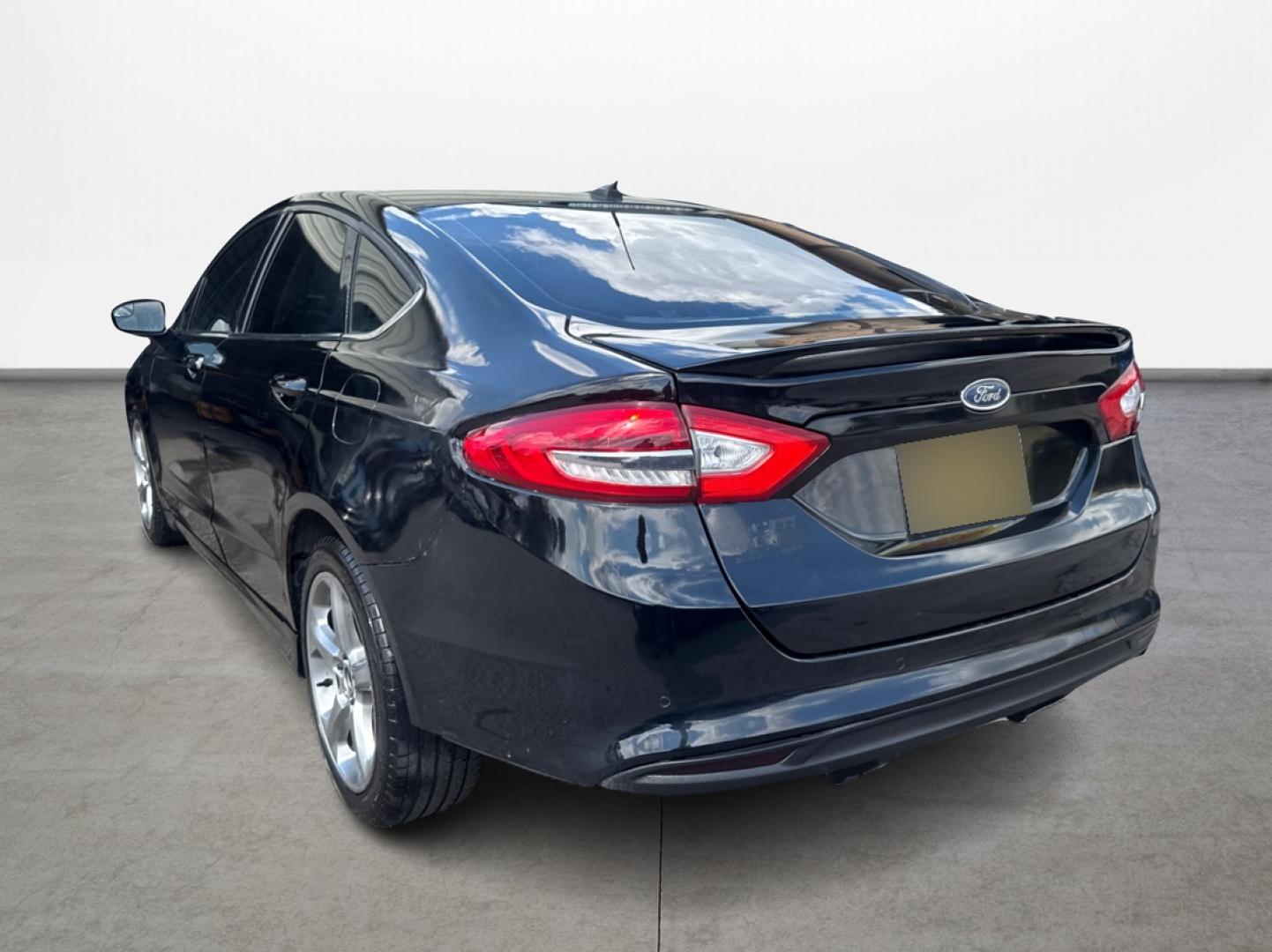 2018 Ford Fusion SE (3FA6P0HD6JR) with an 1.5L L4 DOHC 16V engine, 6A transmission, located at 16710 Clay Rd., Houston, TX, 77084, (281) 859-7900, 0.000000, 0.000000 - Photo#6