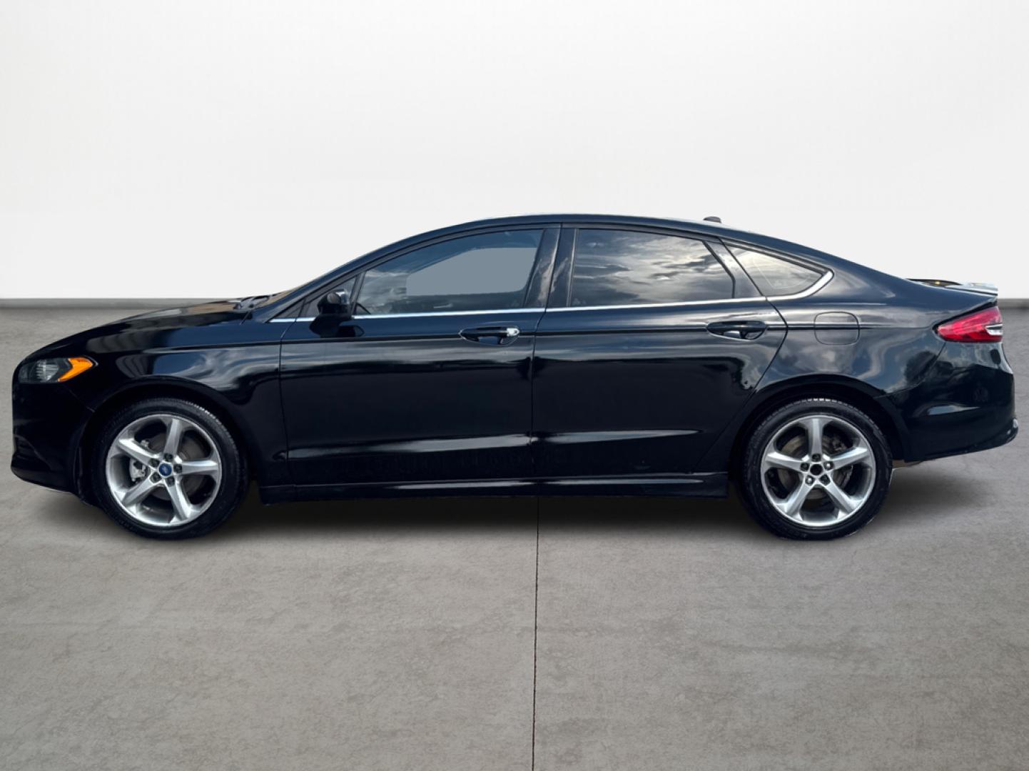 2018 Ford Fusion SE (3FA6P0HD6JR) with an 1.5L L4 DOHC 16V engine, 6A transmission, located at 16710 Clay Rd., Houston, TX, 77084, (281) 859-7900, 0.000000, 0.000000 - Photo#7