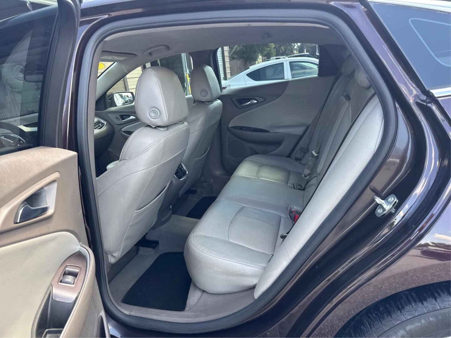 2020 Chevrolet Malibu LT (1G1ZD5STXLF) with an 1.5L L4 DOHC 16V engine, 6A transmission, located at 16710 Clay Rd., Houston, TX, 77084, (281) 859-7900, 0.000000, 0.000000 - Photo#5