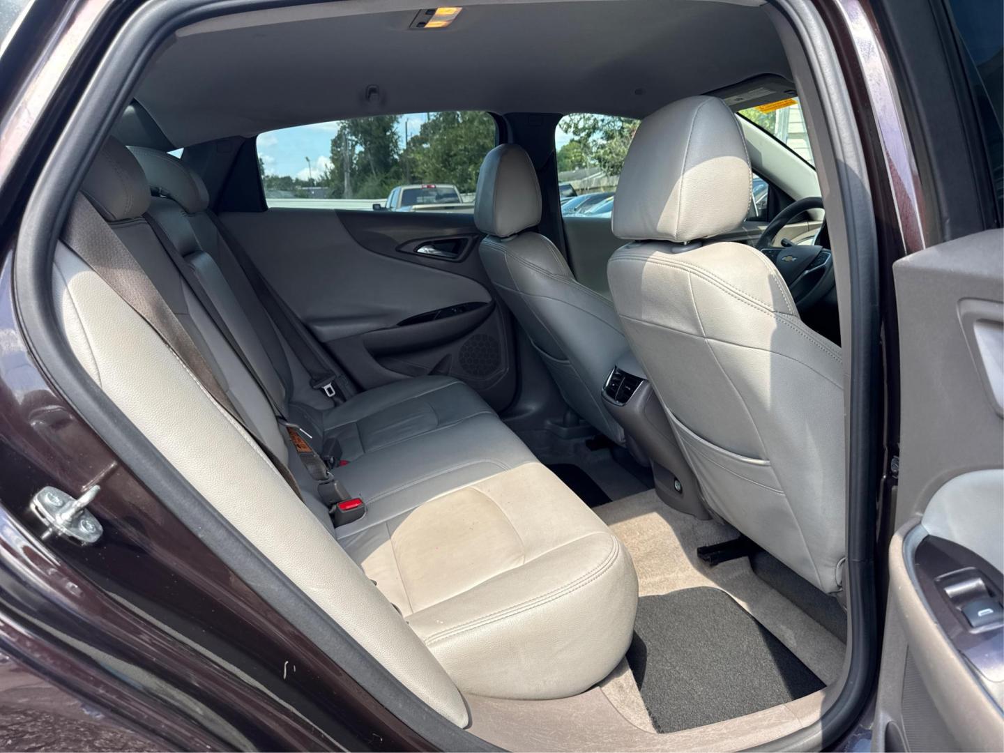 2020 Chevrolet Malibu LT (1G1ZD5STXLF) with an 1.5L L4 DOHC 16V engine, 6A transmission, located at 16710 Clay Rd., Houston, TX, 77084, (281) 859-7900, 0.000000, 0.000000 - Photo#7