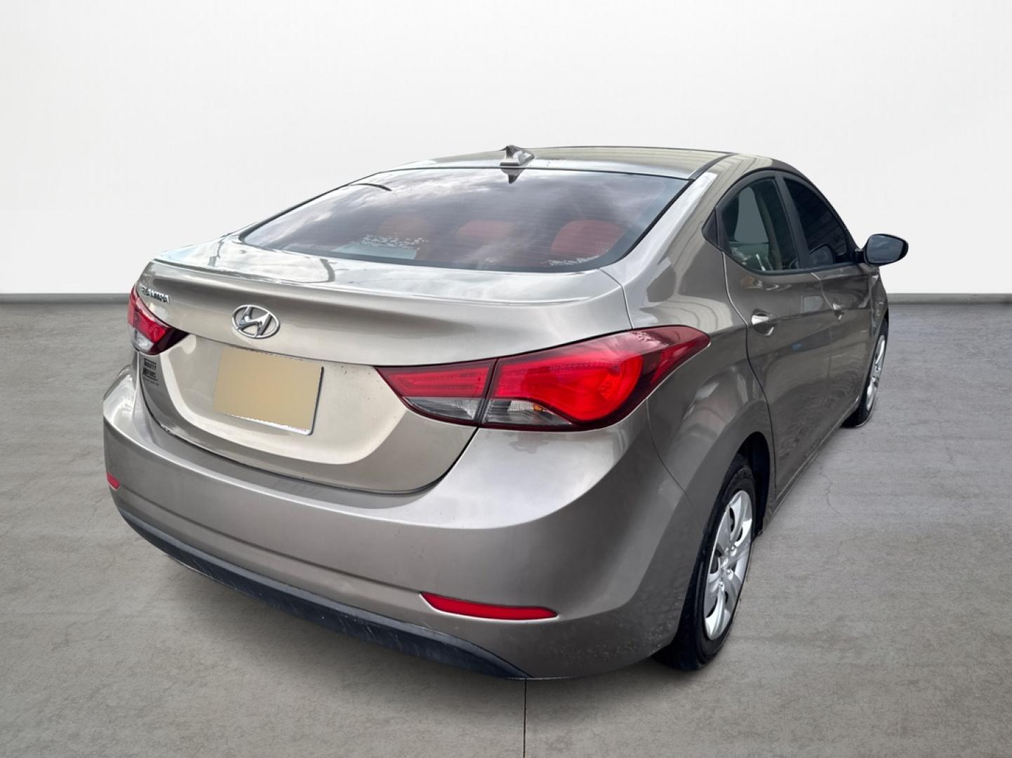 2016 Hyundai Elantra Limited (5NPDH4AE6GH) with an 1.8L L4 DOHC 16V engine, 6-Speed Automatic transmission, located at 16710 Clay Rd., Houston, TX, 77084, (281) 859-7900, 0.000000, 0.000000 - Photo#4