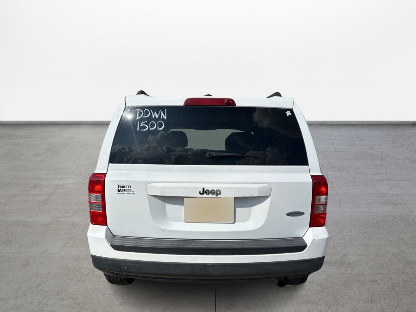 2016 Jeep Patriot Latitude 2WD (1C4NJPFBXGD) with an 2.4L L4 DOHC 16V engine, located at 16710 Clay Rd., Houston, TX, 77084, (281) 859-7900, 0.000000, 0.000000 - Photo#5