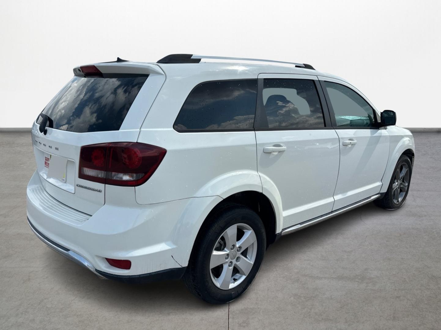 2016 Dodge Journey Crossroad FWD (3C4PDCGB1GT) with an 2.4L L4 DOHC 16V engine, 4A transmission, located at 16710 Clay Rd., Houston, TX, 77084, (281) 859-7900, 0.000000, 0.000000 - Photo#4