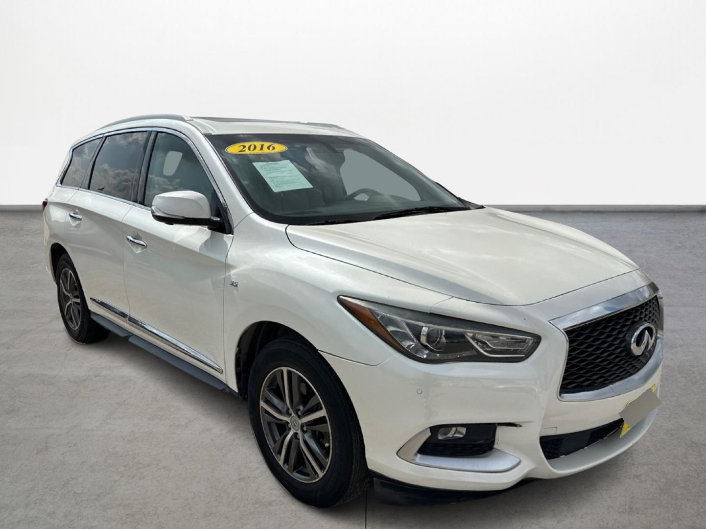 2016 Infiniti QX60 Base FWD (5N1AL0MN6GC) with an 3.5L V6 DOHC 24V engine, CVT transmission, located at 16710 Clay Rd., Houston, TX, 77084, (281) 859-7900, 0.000000, 0.000000 - Photo#2