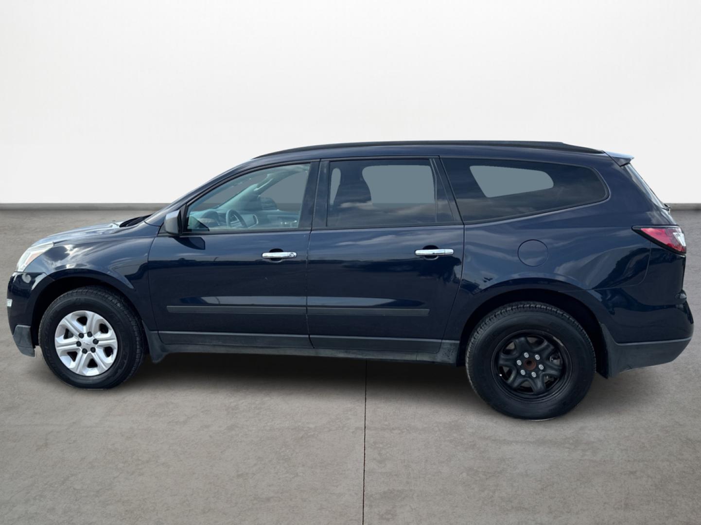 2017 Chevrolet Traverse LS FWD w/PDC (1GNKRFED3HJ) with an 3.6L V6 DOHC 24V engine, 6A transmission, located at 16710 Clay Rd., Houston, TX, 77084, (281) 859-7900, 0.000000, 0.000000 - Photo#7