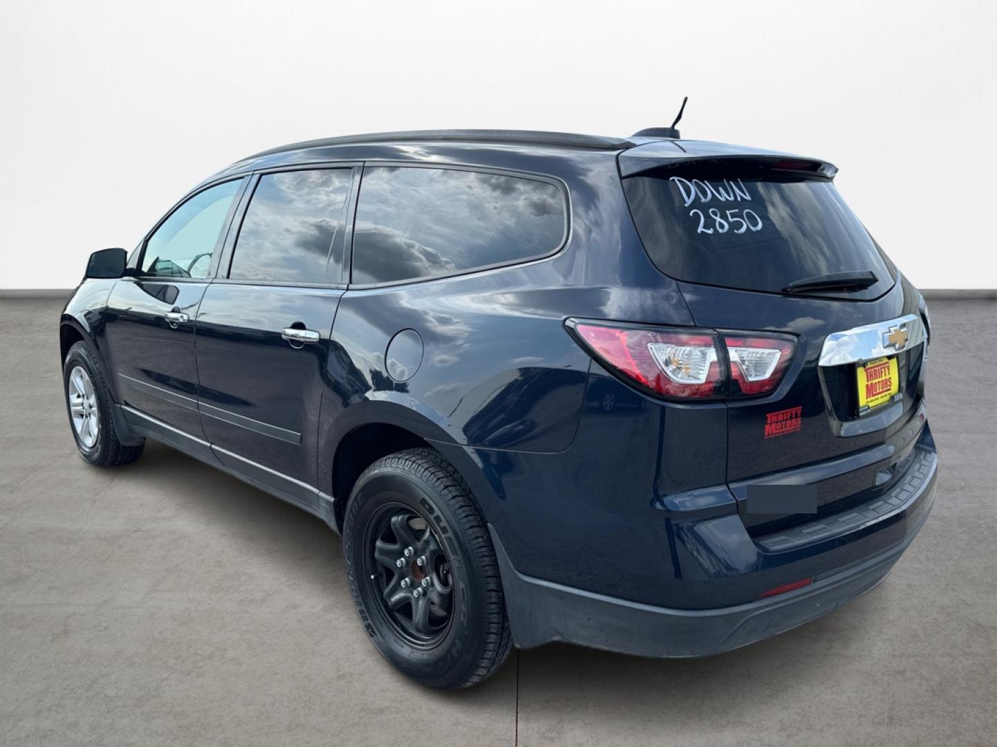 2017 Chevrolet Traverse LS FWD w/PDC (1GNKRFED3HJ) with an 3.6L V6 DOHC 24V engine, 6A transmission, located at 16710 Clay Rd., Houston, TX, 77084, (281) 859-7900, 0.000000, 0.000000 - Photo#6