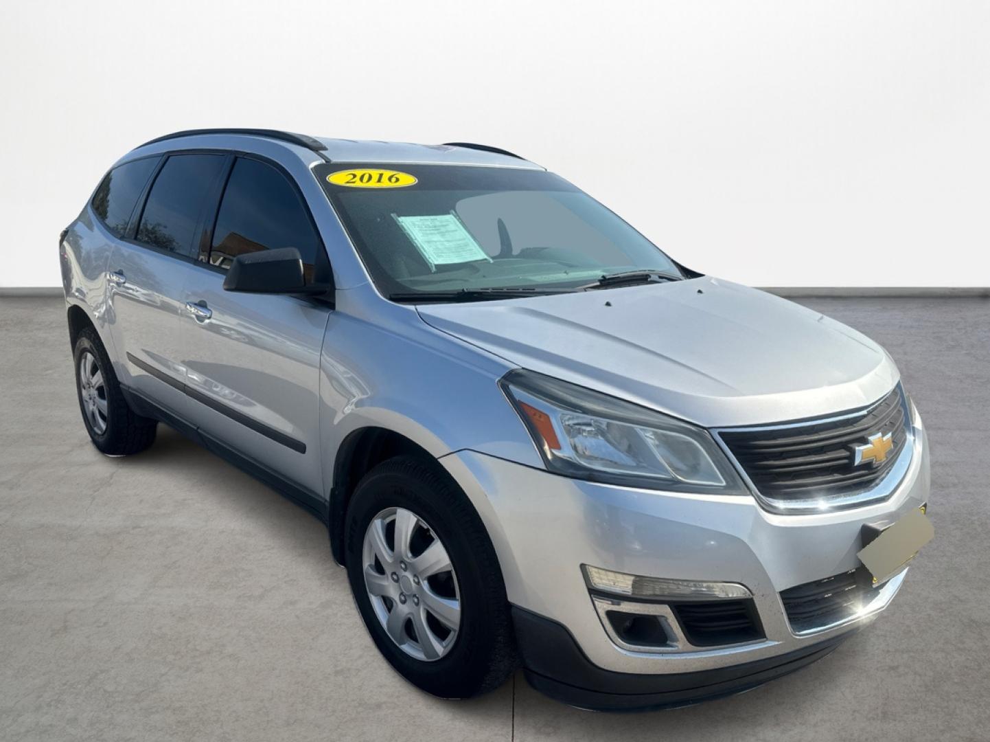 2016 Chevrolet Traverse LS FWD (1GNKRFKD0GJ) with an 3.6L V6 DOHC 24V engine, 6A transmission, located at 16710 Clay Rd., Houston, TX, 77084, (281) 859-7900, 0.000000, 0.000000 - Photo#2