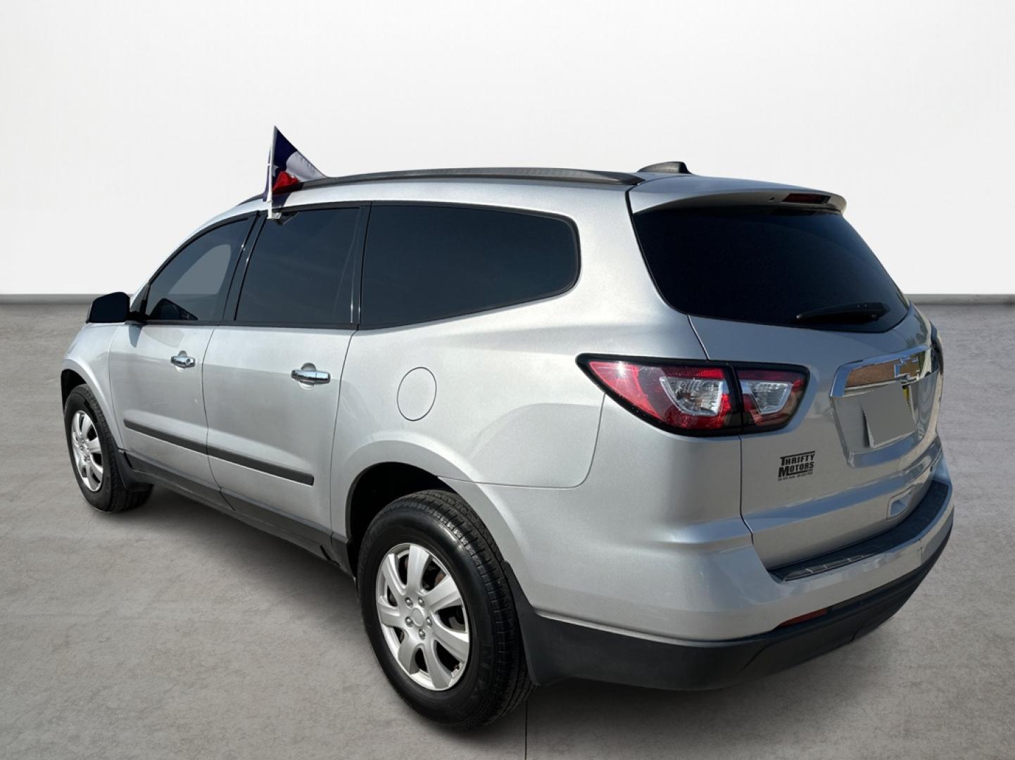 2016 Chevrolet Traverse LS FWD (1GNKRFKD0GJ) with an 3.6L V6 DOHC 24V engine, 6A transmission, located at 16710 Clay Rd., Houston, TX, 77084, (281) 859-7900, 0.000000, 0.000000 - Photo#6