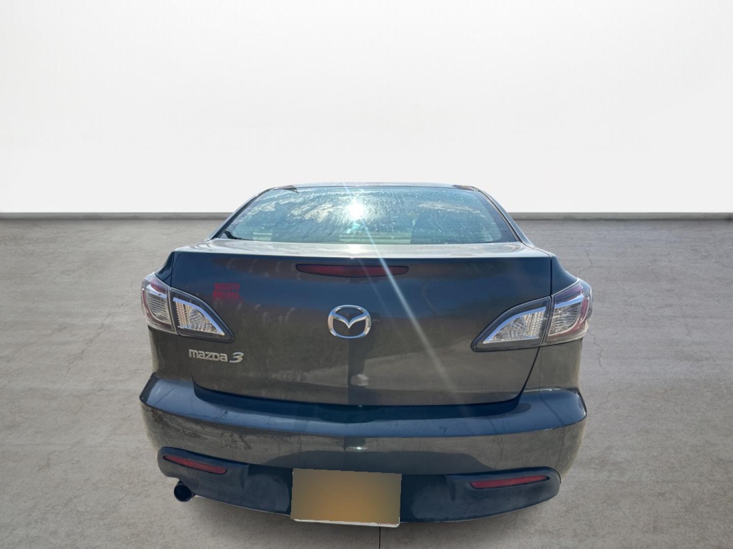 2011 Mazda MAZDA3 i Touring 4-Door (JM1BL1VF8B1) with an 2.0L L4 DOHC 16V engine, located at 16710 Clay Rd., Houston, TX, 77084, (281) 859-7900, 0.000000, 0.000000 - Photo#5