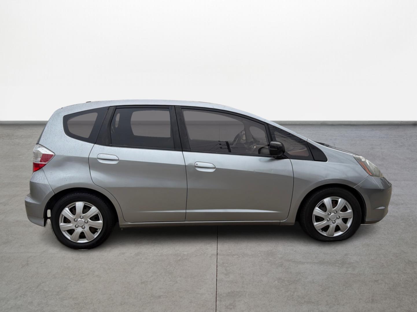 2009 Honda Fit 5-Speed AT (JHMGE882X9S) with an 1.5L L4 SOHC 16V engine, 5-Speed Automatic transmission, located at 16710 Clay Rd., Houston, TX, 77084, (281) 859-7900, 0.000000, 0.000000 - Photo#3