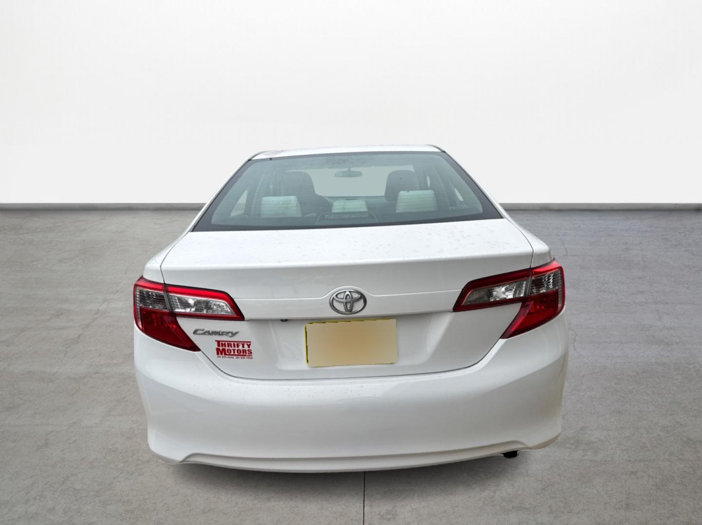2014 Toyota Camry SE (4T1BF1FK8EU) with an 2.5L L4 DOHC 16V engine, 6-Speed Automatic transmission, located at 16710 Clay Rd., Houston, TX, 77084, (281) 859-7900, 0.000000, 0.000000 - Photo#3
