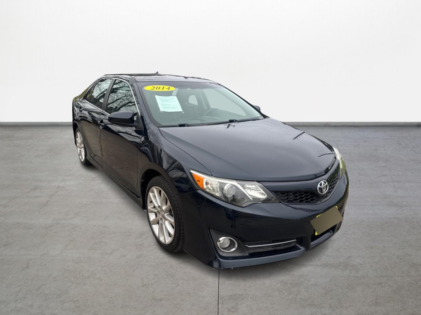 2014 Toyota Camry SE (4T1BF1FKXEU) with an 2.5L L4 DOHC 16V engine, 6-Speed Automatic transmission, located at 16710 Clay Rd., Houston, TX, 77084, (281) 859-7900, 0.000000, 0.000000 - Photo#1