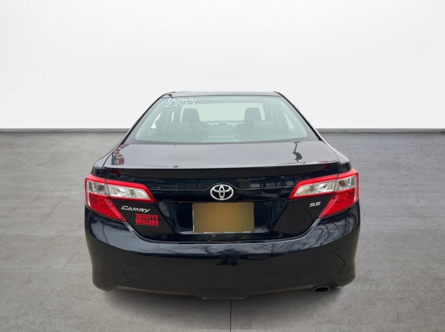 2014 Toyota Camry SE (4T1BF1FKXEU) with an 2.5L L4 DOHC 16V engine, 6-Speed Automatic transmission, located at 16710 Clay Rd., Houston, TX, 77084, (281) 859-7900, 0.000000, 0.000000 - Photo#4