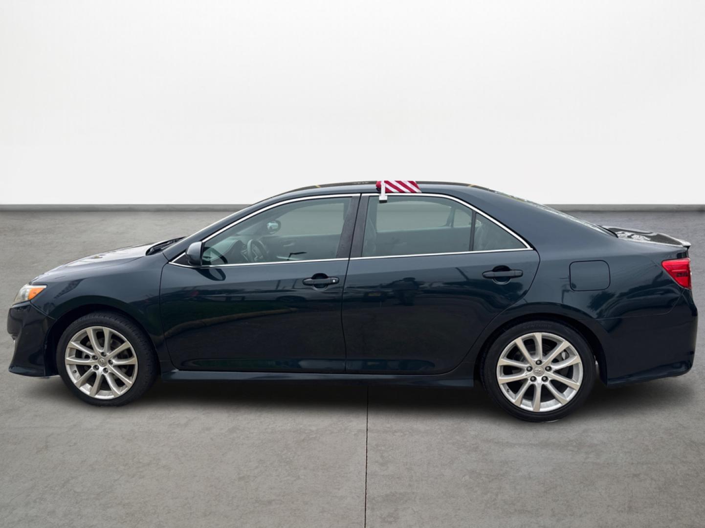 2014 Toyota Camry SE (4T1BF1FKXEU) with an 2.5L L4 DOHC 16V engine, 6-Speed Automatic transmission, located at 16710 Clay Rd., Houston, TX, 77084, (281) 859-7900, 0.000000, 0.000000 - Photo#6