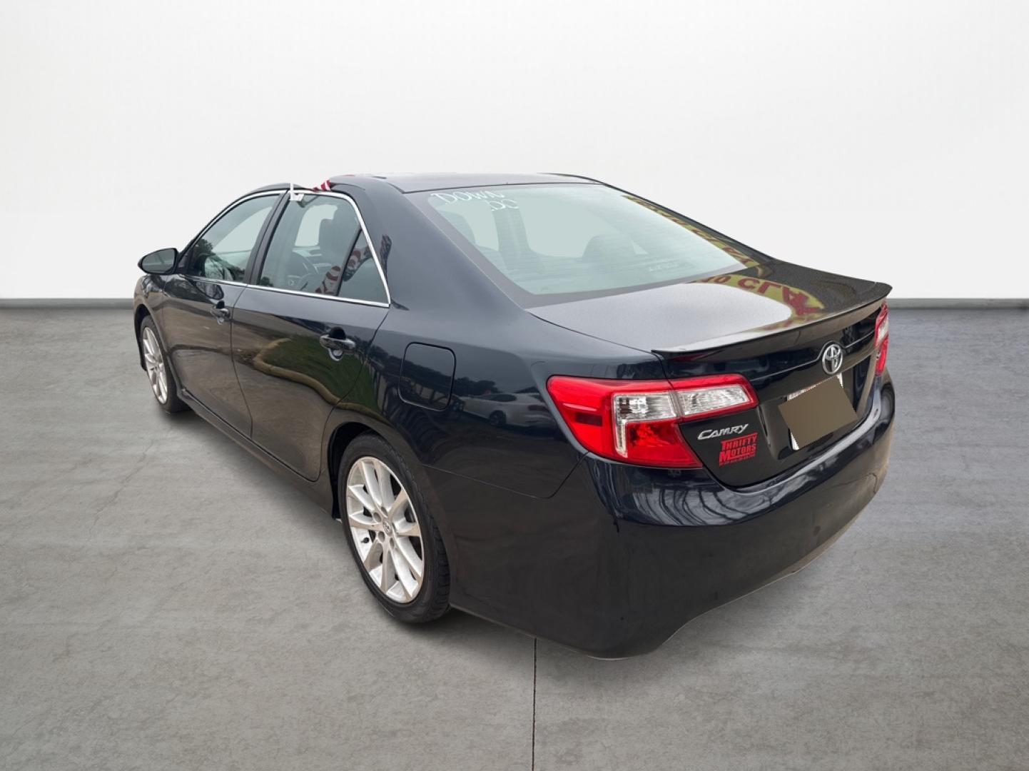2014 Toyota Camry SE (4T1BF1FKXEU) with an 2.5L L4 DOHC 16V engine, 6-Speed Automatic transmission, located at 16710 Clay Rd., Houston, TX, 77084, (281) 859-7900, 0.000000, 0.000000 - Photo#5
