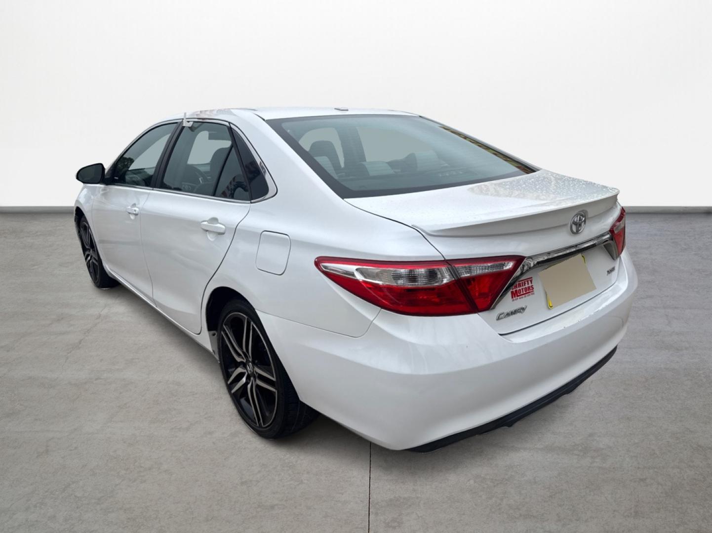 2016 Toyota Camry SE (4T1BF1FK7GU) with an 2.5L L4 DOHC 16V engine, 6-Speed Automatic transmission, located at 16710 Clay Rd., Houston, TX, 77084, (281) 859-7900, 0.000000, 0.000000 - Photo#2