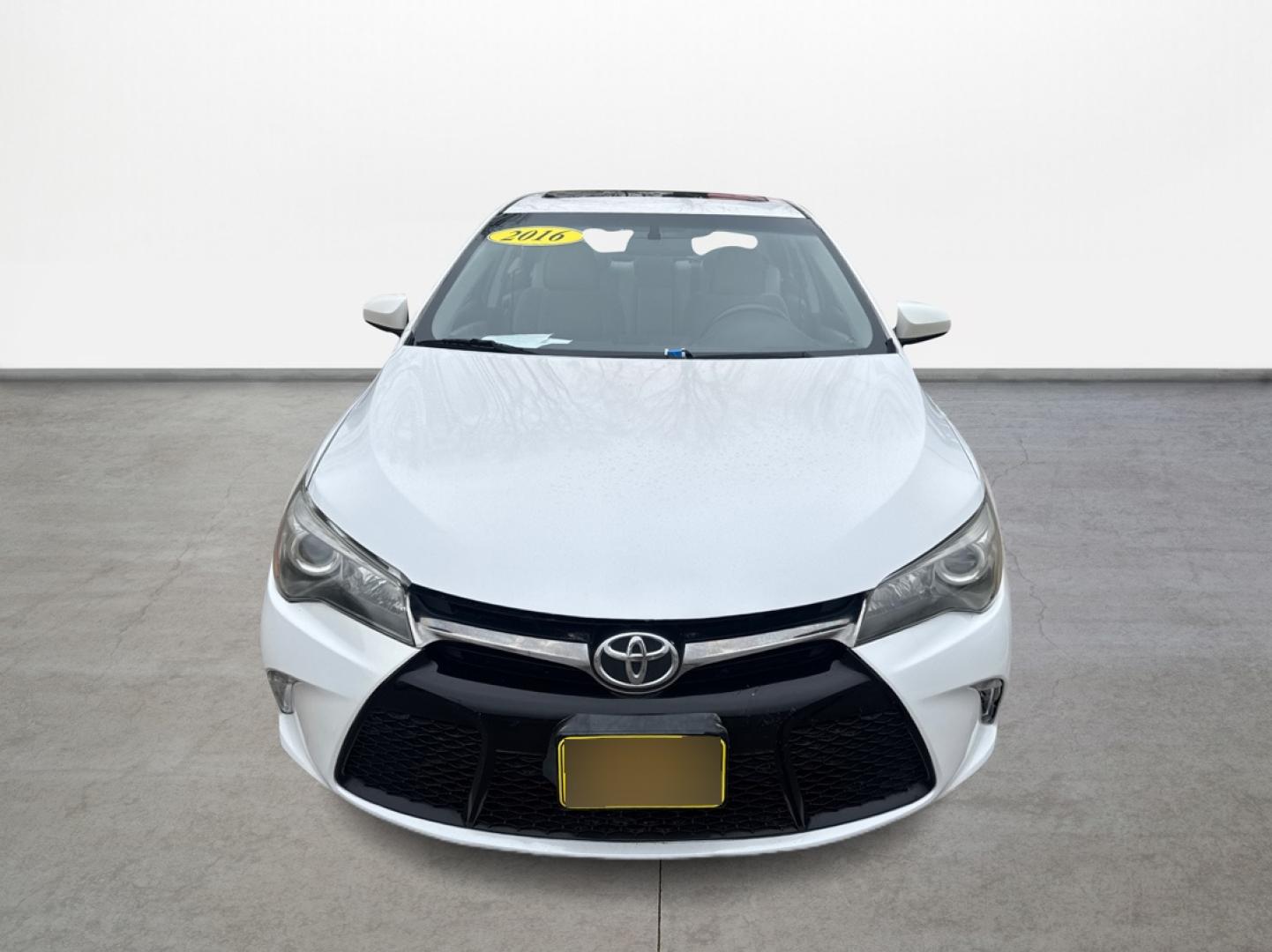 2016 Toyota Camry SE (4T1BF1FK7GU) with an 2.5L L4 DOHC 16V engine, 6-Speed Automatic transmission, located at 16710 Clay Rd., Houston, TX, 77084, (281) 859-7900, 0.000000, 0.000000 - Photo#5