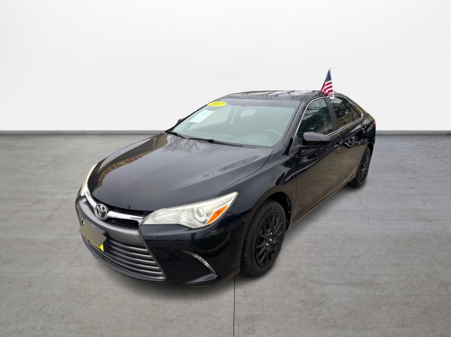 2017 Toyota Camry SE (4T1BF1FK8HU) with an 2.5L L4 DOHC 16V engine, 6A transmission, located at 16710 Clay Rd., Houston, TX, 77084, (281) 859-7900, 0.000000, 0.000000 - Photo#4