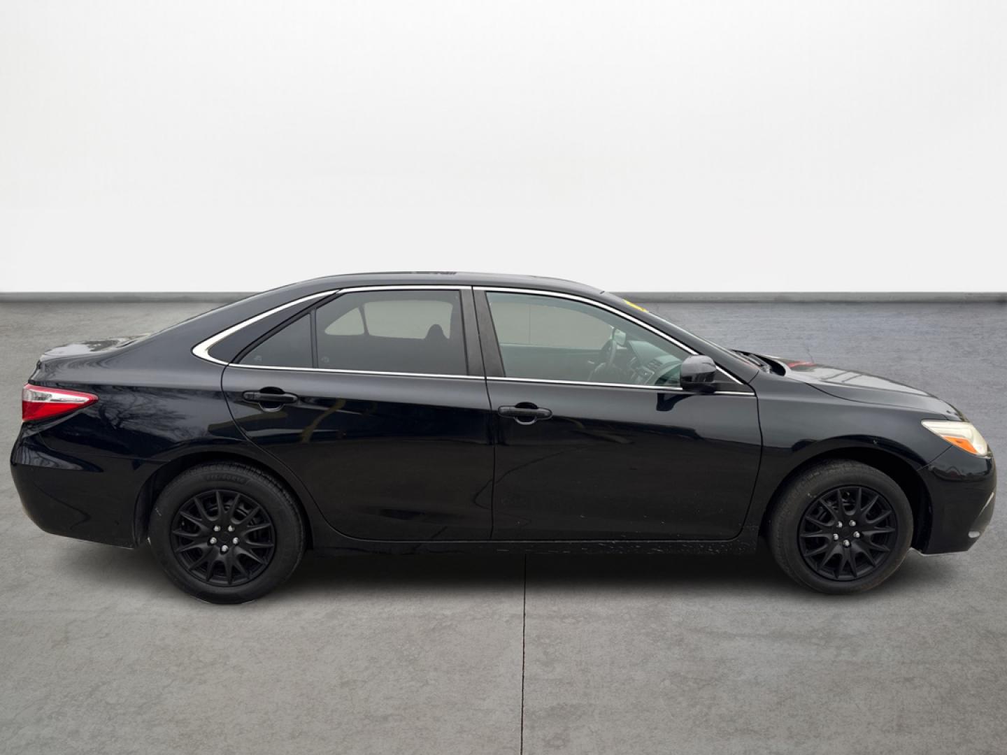 2017 Toyota Camry SE (4T1BF1FK8HU) with an 2.5L L4 DOHC 16V engine, 6A transmission, located at 16710 Clay Rd., Houston, TX, 77084, (281) 859-7900, 0.000000, 0.000000 - Photo#7