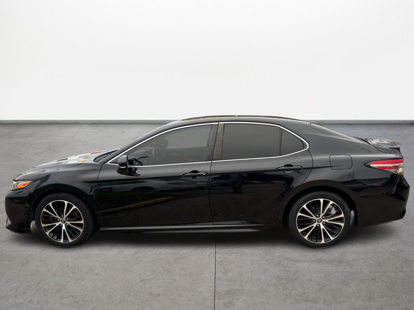 2018 Toyota Camry XSE (JTNB11HK4J3) with an 2.5L L4 DOHC 16V engine, 8A transmission, located at 16710 Clay Rd., Houston, TX, 77084, (281) 859-7900, 0.000000, 0.000000 - Photo#3