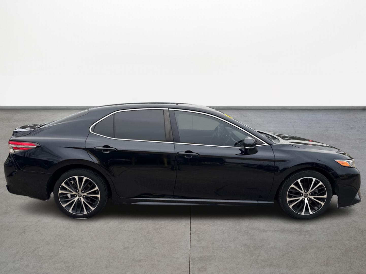 2018 Toyota Camry XSE (JTNB11HK4J3) with an 2.5L L4 DOHC 16V engine, 8A transmission, located at 16710 Clay Rd., Houston, TX, 77084, (281) 859-7900, 0.000000, 0.000000 - Photo#7