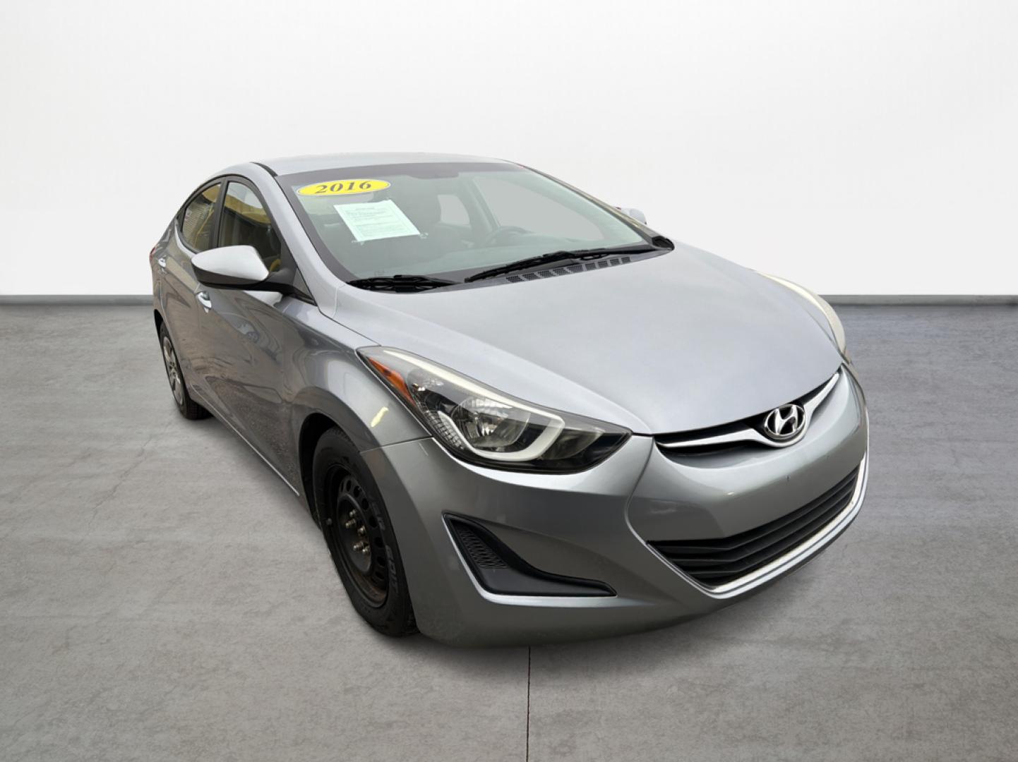 2016 Hyundai Elantra Limited (5NPDH4AE2GH) with an 1.8L L4 DOHC 16V engine, 6-Speed Automatic transmission, located at 16710 Clay Rd., Houston, TX, 77084, (281) 859-7900, 0.000000, 0.000000 - Photo#2