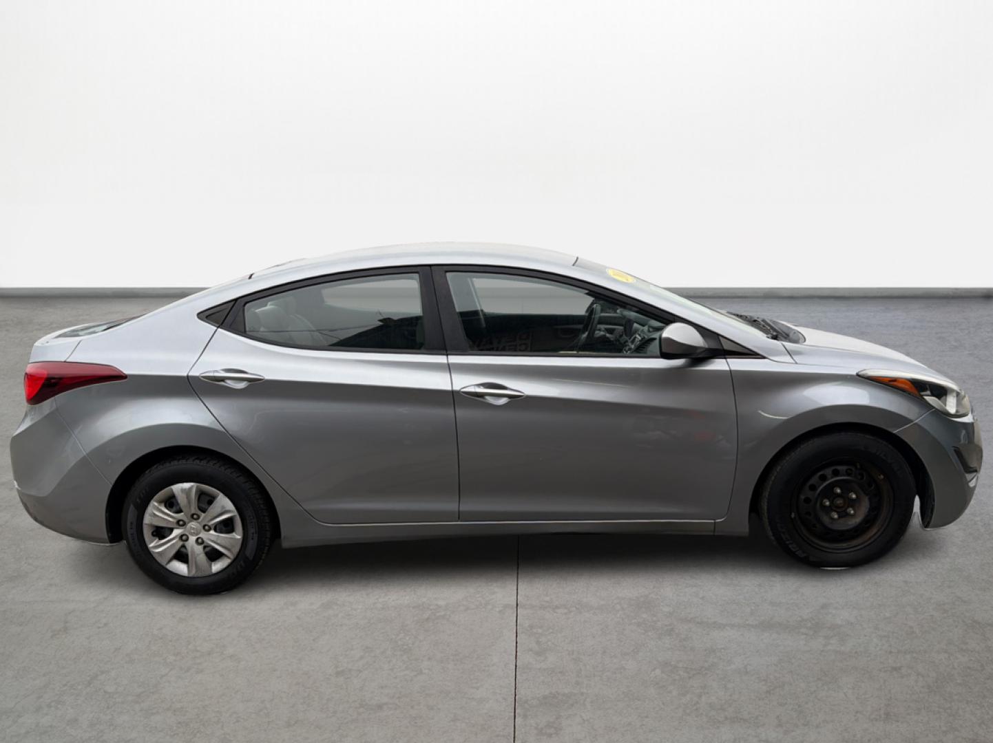 2016 Hyundai Elantra Limited (5NPDH4AE2GH) with an 1.8L L4 DOHC 16V engine, 6-Speed Automatic transmission, located at 16710 Clay Rd., Houston, TX, 77084, (281) 859-7900, 0.000000, 0.000000 - Photo#3