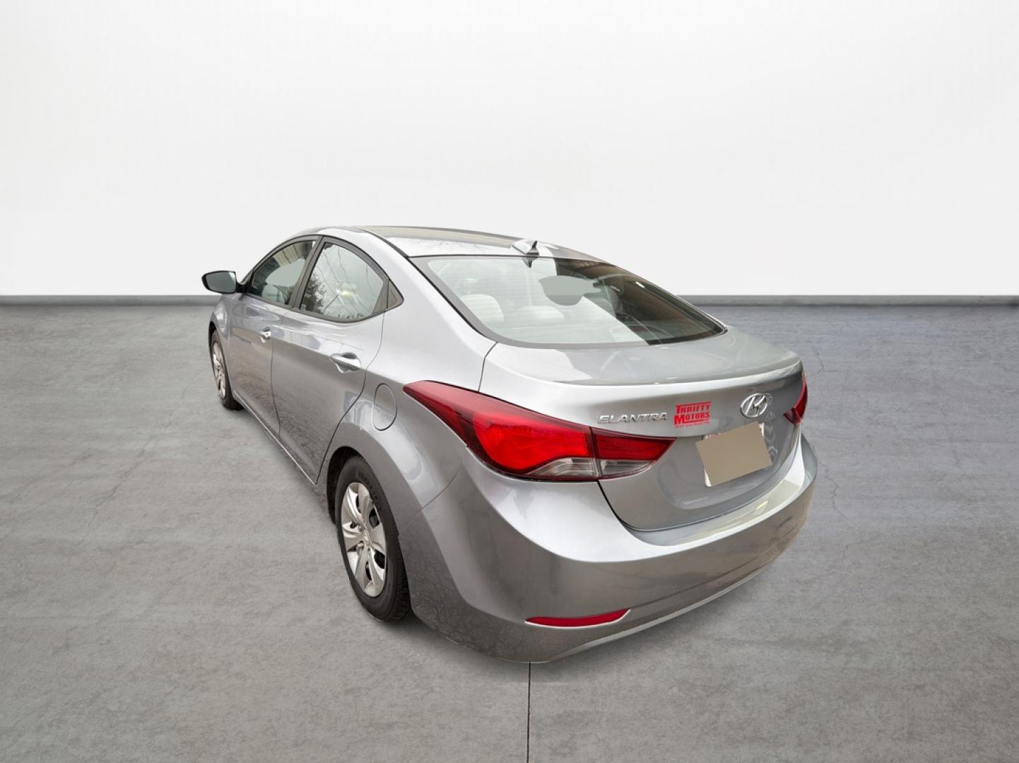 2016 Hyundai Elantra Limited (5NPDH4AE2GH) with an 1.8L L4 DOHC 16V engine, 6-Speed Automatic transmission, located at 16710 Clay Rd., Houston, TX, 77084, (281) 859-7900, 0.000000, 0.000000 - Photo#6