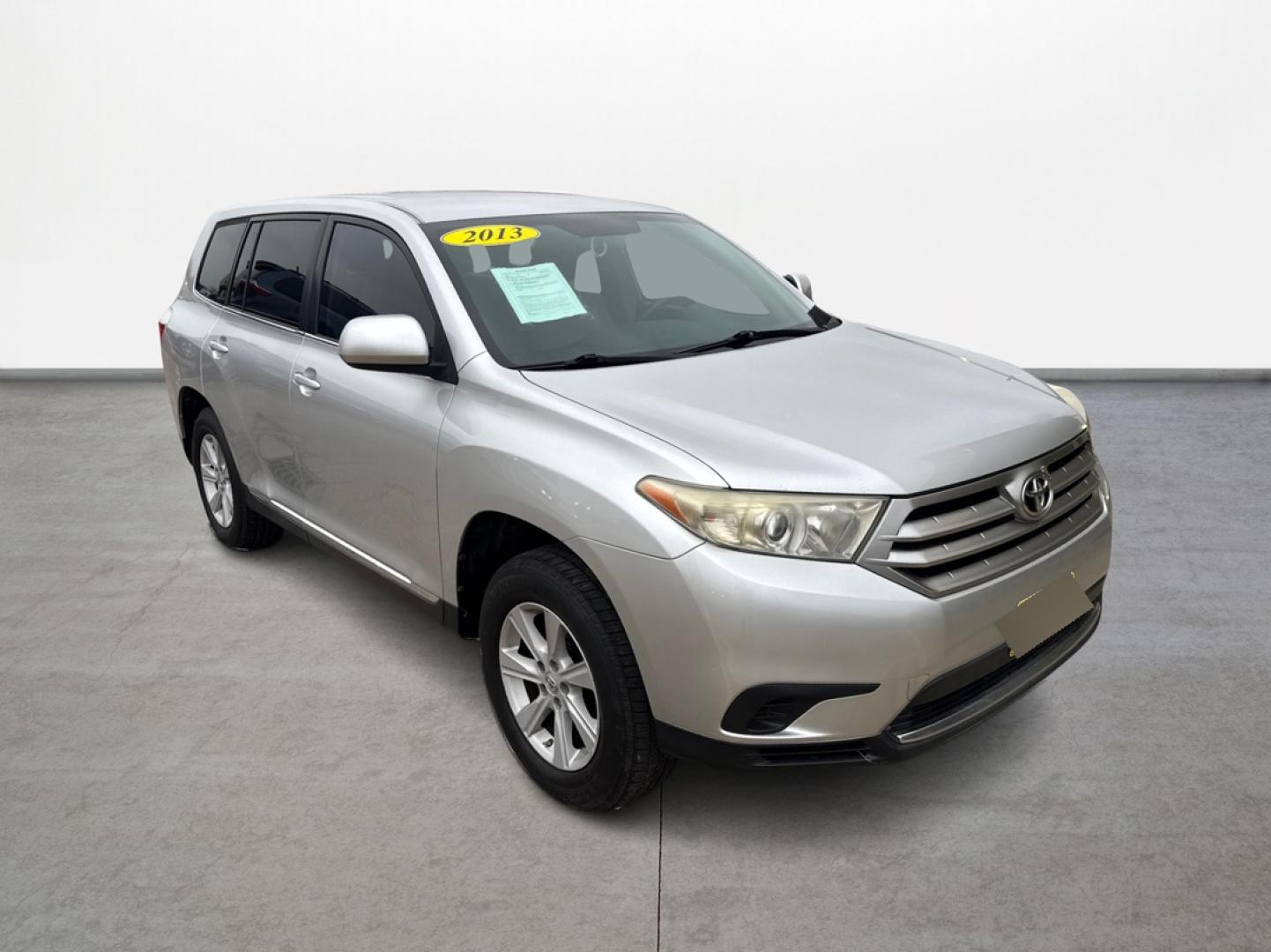 2013 Toyota Highlander Base 2WD I4 (5TDZA3EH4DS) with an 2.7L L4 DOHC 16V engine, 5-Speed Automatic transmission, located at 16710 Clay Rd., Houston, TX, 77084, (281) 859-7900, 0.000000, 0.000000 - Photo#2