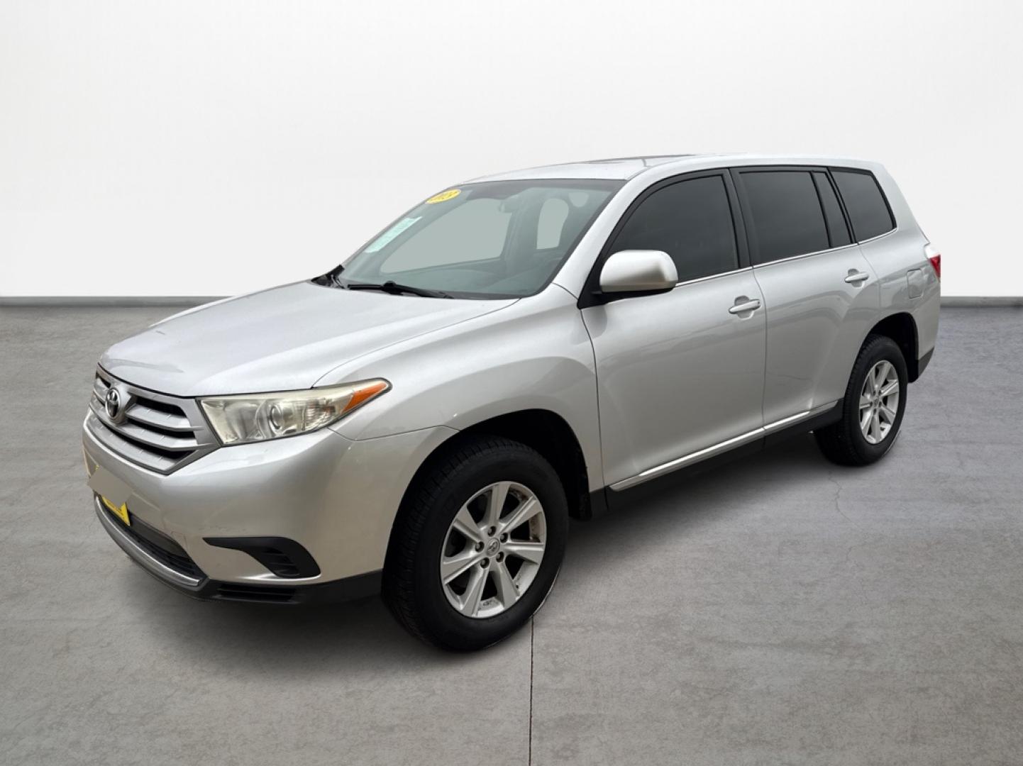 2013 Toyota Highlander Base 2WD I4 (5TDZA3EH4DS) with an 2.7L L4 DOHC 16V engine, 5-Speed Automatic transmission, located at 16710 Clay Rd., Houston, TX, 77084, (281) 859-7900, 0.000000, 0.000000 - Photo#0