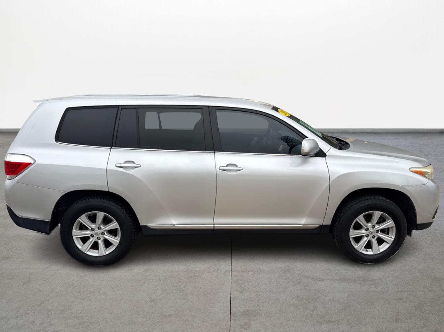 2013 Toyota Highlander Base 2WD I4 (5TDZA3EH4DS) with an 2.7L L4 DOHC 16V engine, 5-Speed Automatic transmission, located at 16710 Clay Rd., Houston, TX, 77084, (281) 859-7900, 0.000000, 0.000000 - Photo#3