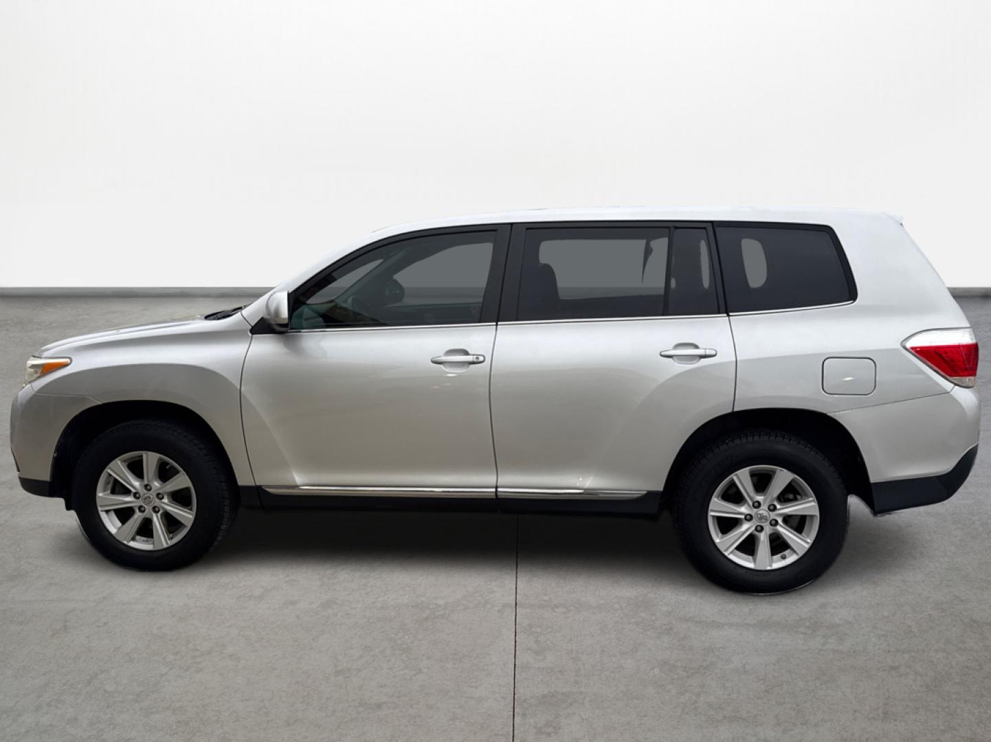 2013 Toyota Highlander Base 2WD I4 (5TDZA3EH4DS) with an 2.7L L4 DOHC 16V engine, 5-Speed Automatic transmission, located at 16710 Clay Rd., Houston, TX, 77084, (281) 859-7900, 0.000000, 0.000000 - Photo#7