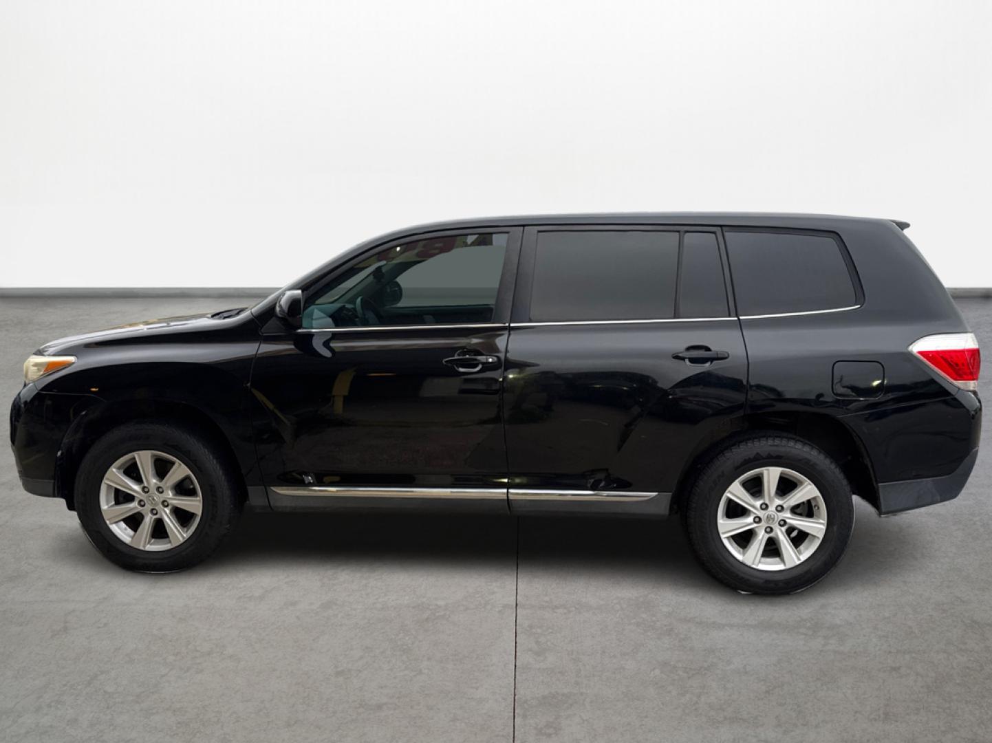 2013 Toyota Highlander Base 2WD I4 (5TDZA3EH6DS) with an 2.7L L4 DOHC 16V engine, 5-Speed Automatic transmission, located at 16710 Clay Rd., Houston, TX, 77084, (281) 859-7900, 0.000000, 0.000000 - Photo#7