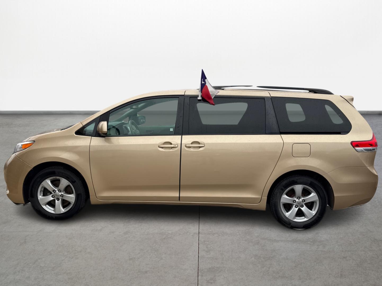 2012 Toyota Sienna LE FWD 8-Passenger V6 (5TDKK3DC8CS) with an 3.5L V6 EFI DOHC 24V engine, 5-Speed Automatic transmission, located at 16710 Clay Rd., Houston, TX, 77084, (281) 859-7900, 0.000000, 0.000000 - Photo#7
