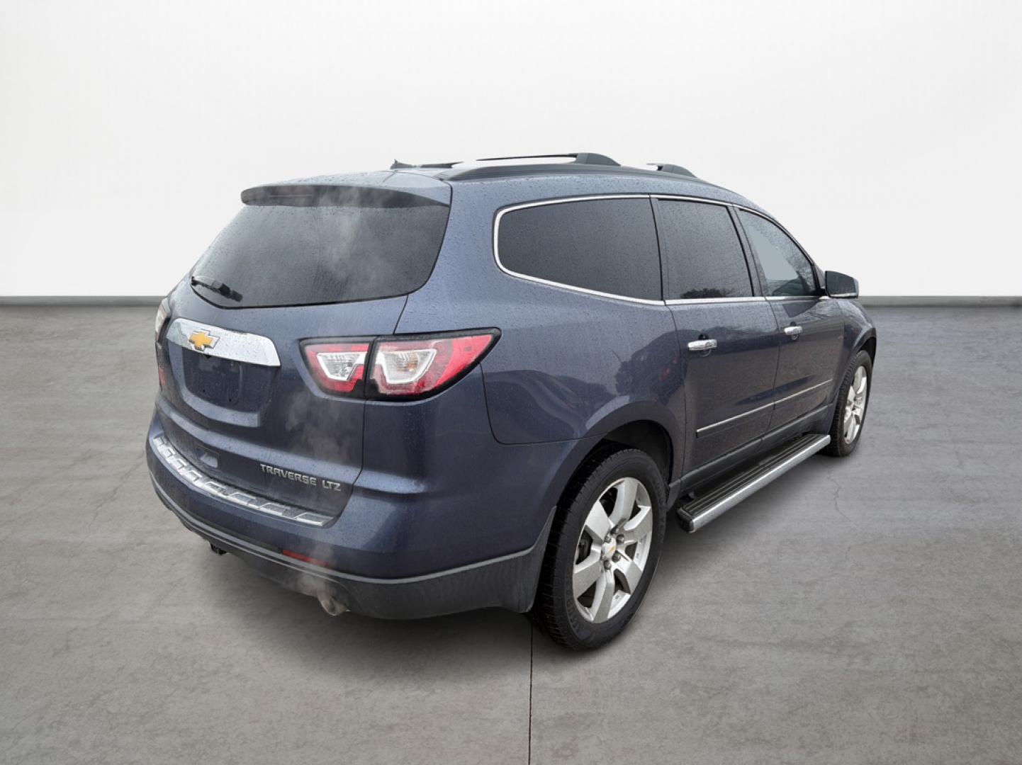 2014 Chevrolet Traverse LTZ FWD (1GNKRJKD0EJ) with an 3.6L V6 DOHC 24V engine, 6-Speed Automatic transmission, located at 16710 Clay Rd., Houston, TX, 77084, (281) 859-7900, 0.000000, 0.000000 - Photo#4