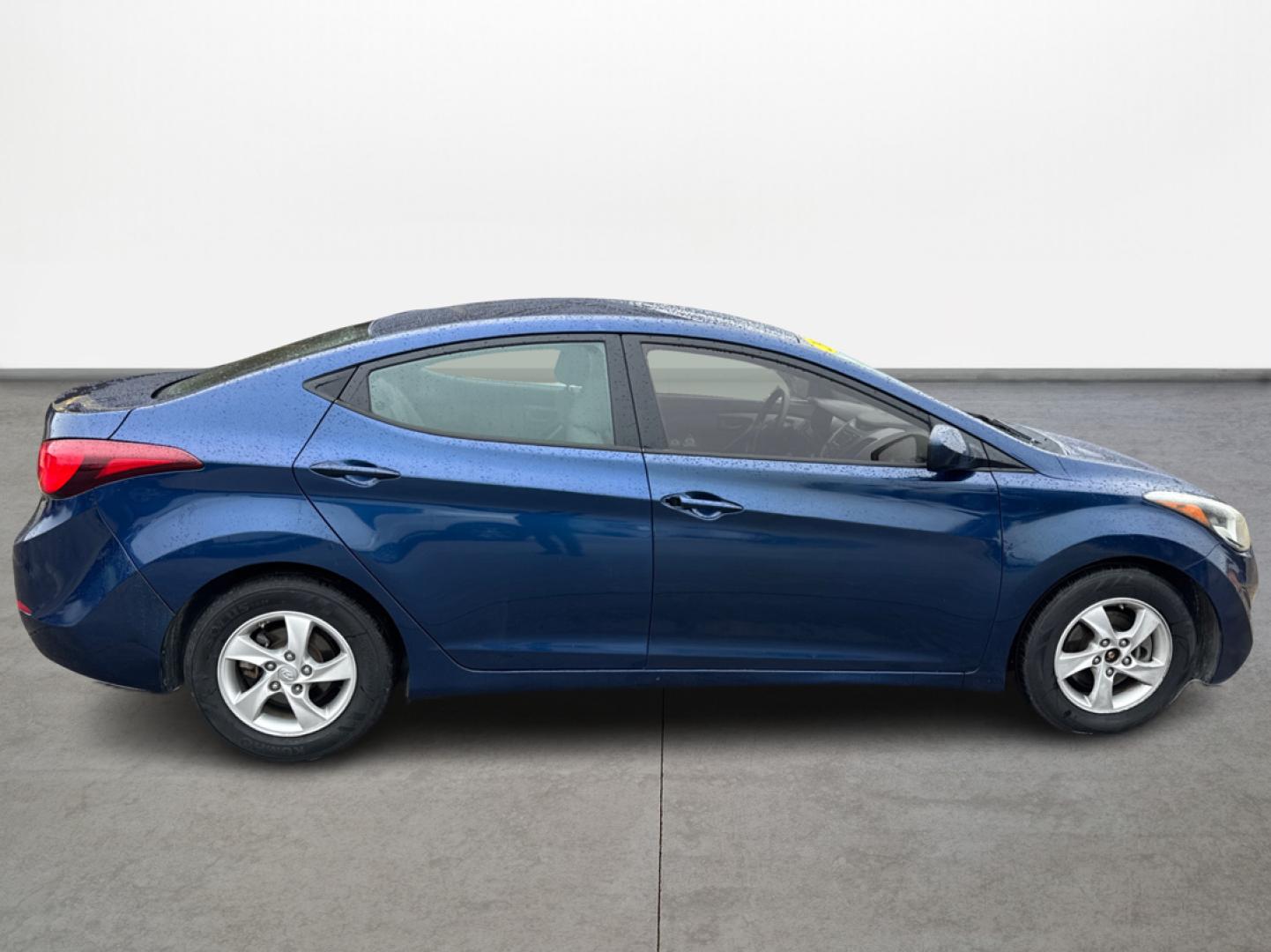 2015 Hyundai Elantra Limited (5NPDH4AE3FH) with an 1.8L L4 DOHC 16V engine, 6-Speed Automatic transmission, located at 16710 Clay Rd., Houston, TX, 77084, (281) 859-7900, 0.000000, 0.000000 - Photo#3